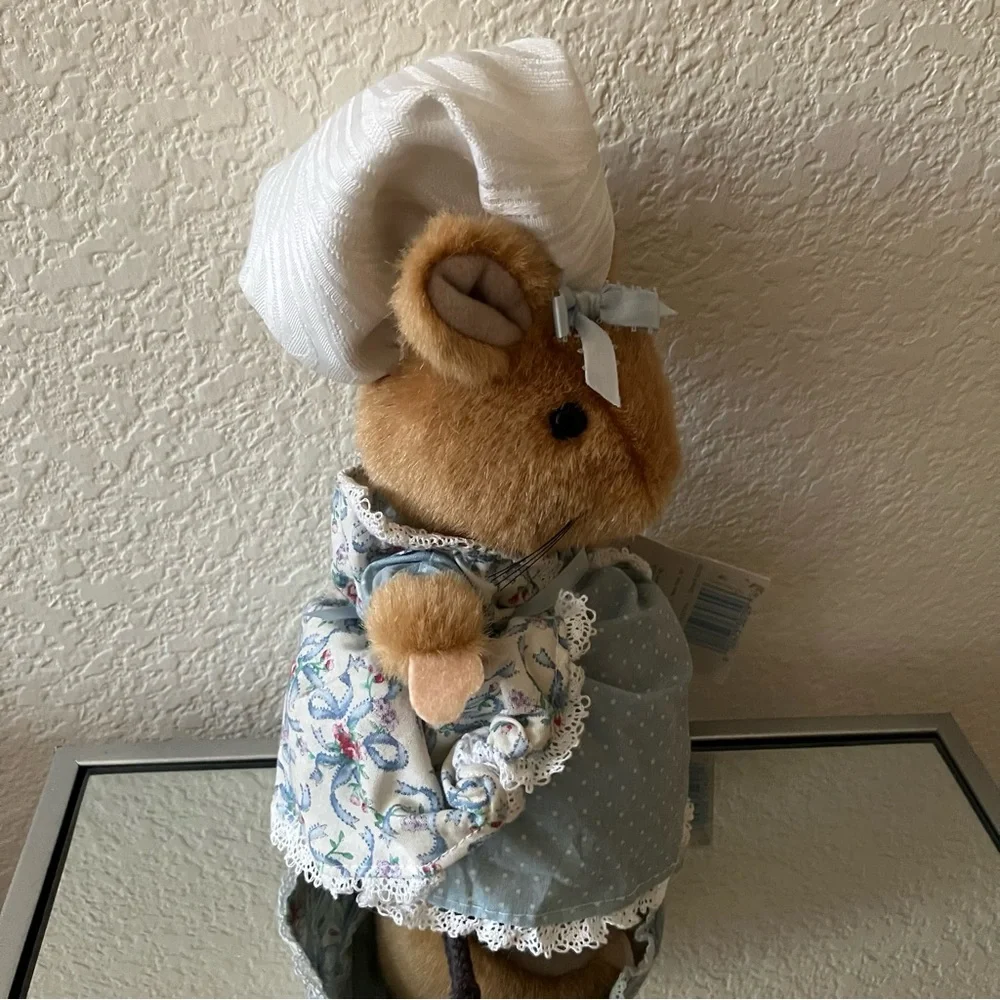 BEATRIX POTTER Lady Mouse 10